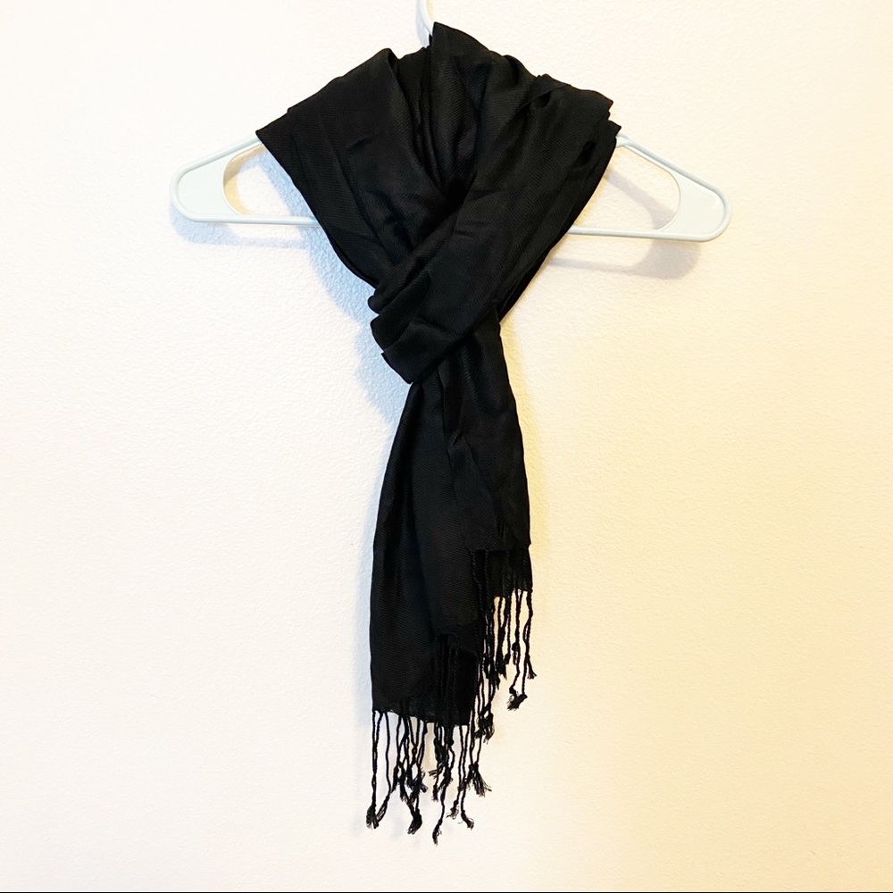 NWOT Black Pashmina scarf wrap shawl with fringe